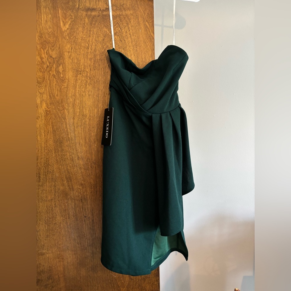 Elegant Green Strapless Dress by